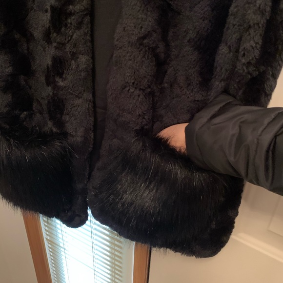 Max Studio faux fur vest, Black, size Medium - Picture 4 of 9